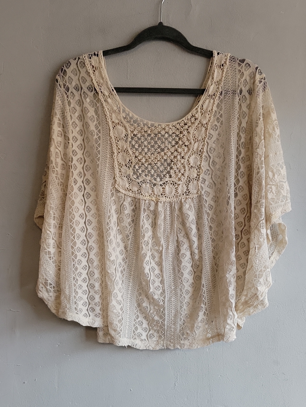Women's 2XL Maurices Boho cream beige crochet lace poncho-style shirt